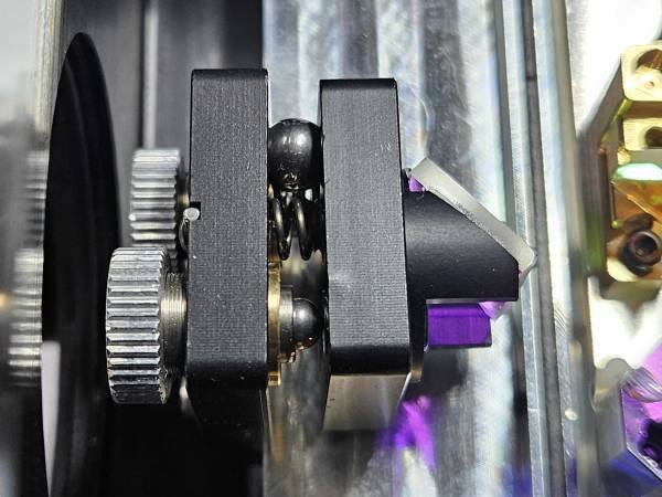 Top-down look of the whole mount, showing the bearing and springs